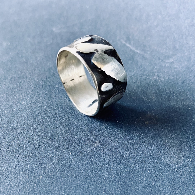 Anneau Galets noirs en argent oxydé 