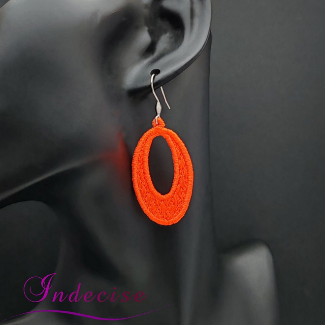 Boucles d'oreilles orange vif, broderie en machine - Créations issues de l'artisanat français par Indecise