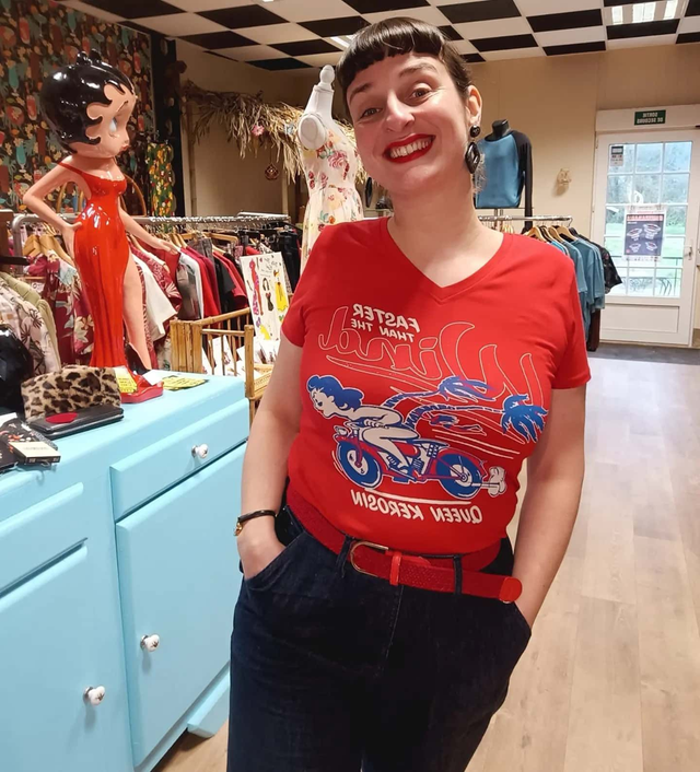 T-shirt rouge "Faster than the wind"
