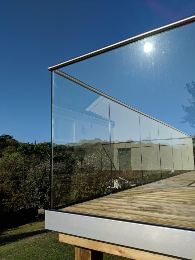 Stainless Steel Slotted Handrail &amp; Seal Gasket