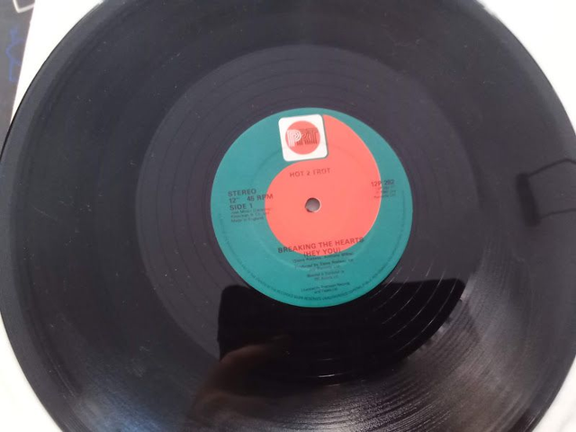 Hot 2 Trot – Breaking The Hearts (Hey You)