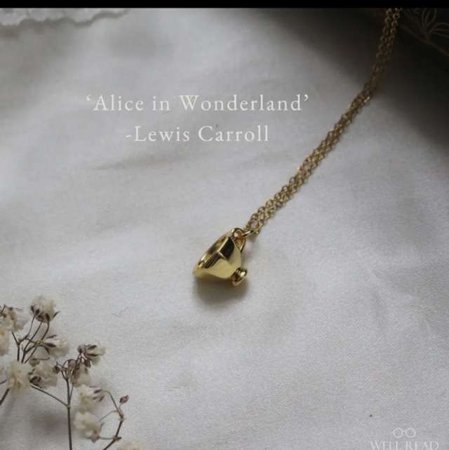 Alice in wonderland necklace 