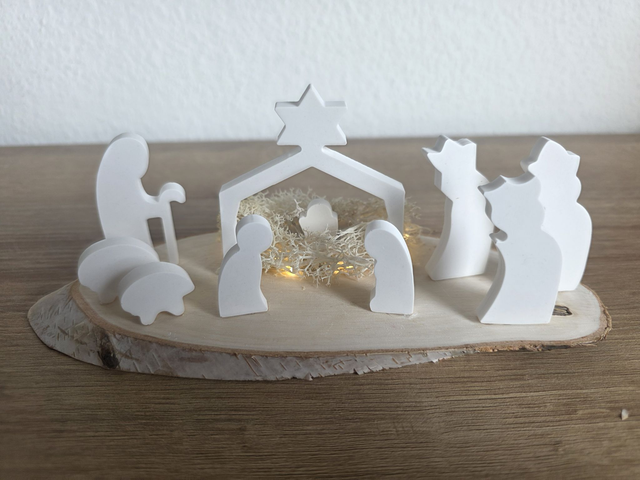 Krippe auf Baumscheibe mittel