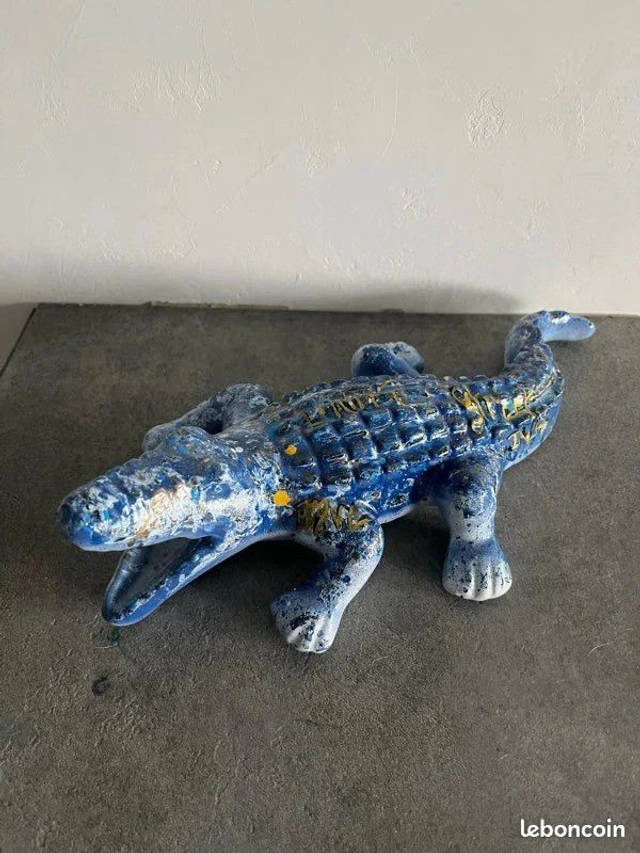 Statue crocodile