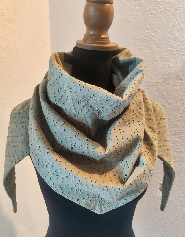 Chèche légère broderie kaki clair 