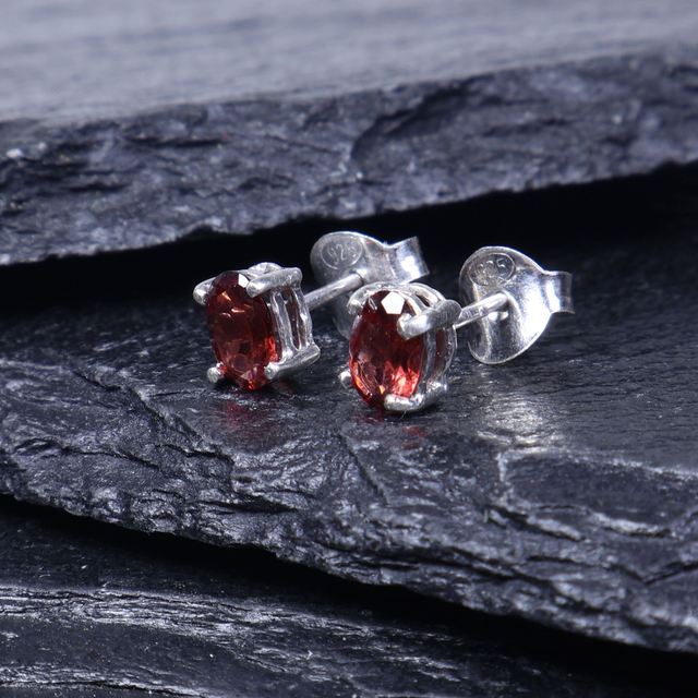 Pair of Vintage Sterling Silver 925 Small Dainty Delicate 5x4mm Oval Cut Red Garnet Gemstone Januray Birthstone Stud Earrings