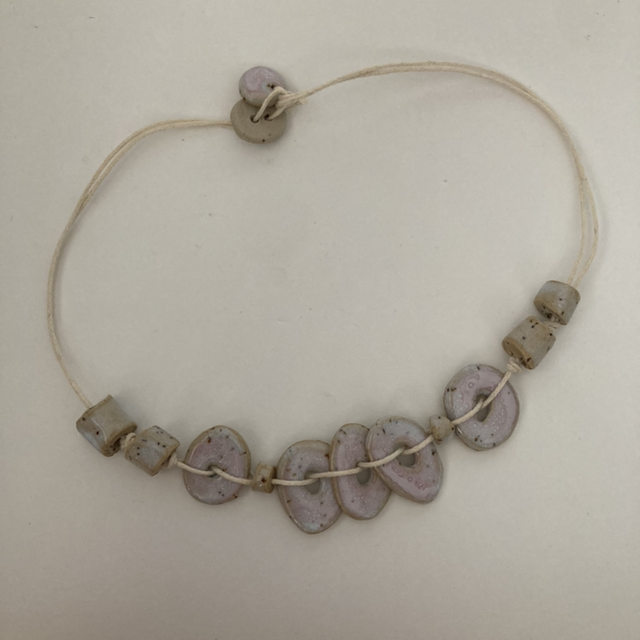 Collier « octobre rose »