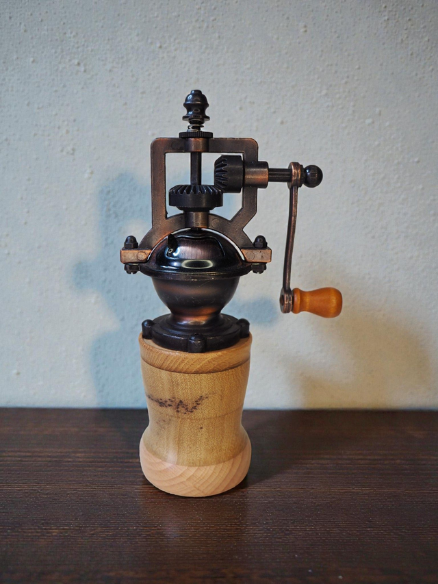 Moulin à poivre Antique