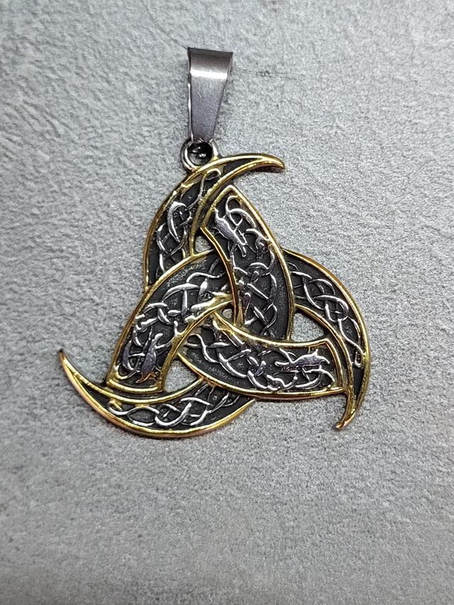 Pendentif la trinité 