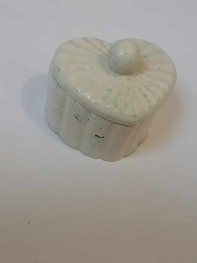 Petite boite forme cœur  en jesmonite 