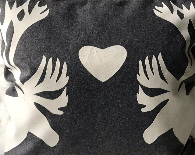 o13 Kollektion Rotwild - Flanell-Tischdecke in Graphitgrau 92 x 92 cm