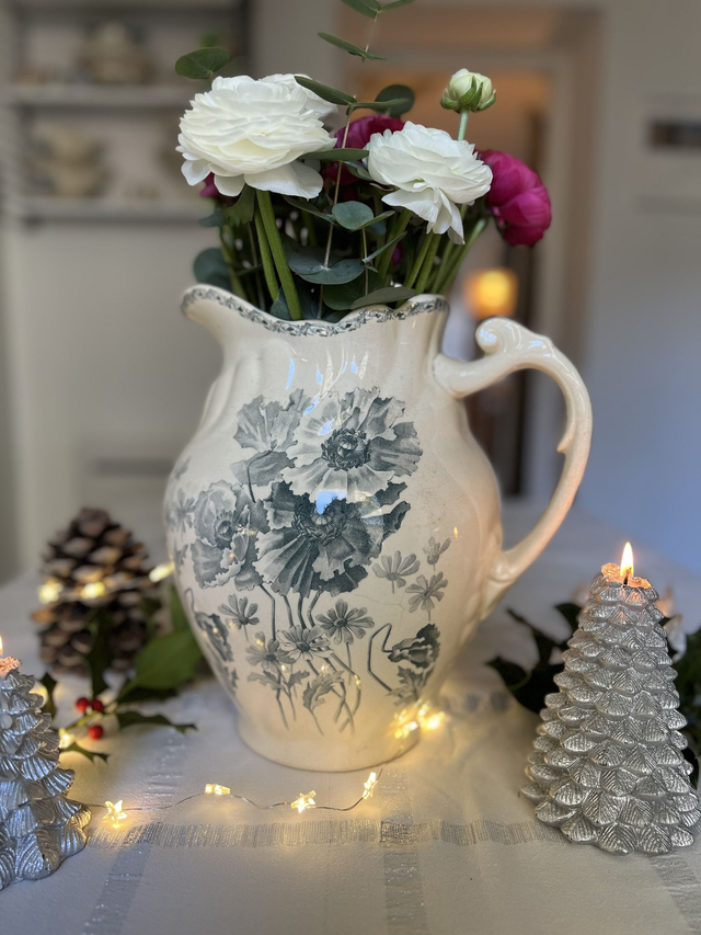 PAVOTS GRIS - Grand Broc modèle Pavots par la manufacture française de Choisy le Roi pour Emile Bourgeois - Terre de Fer