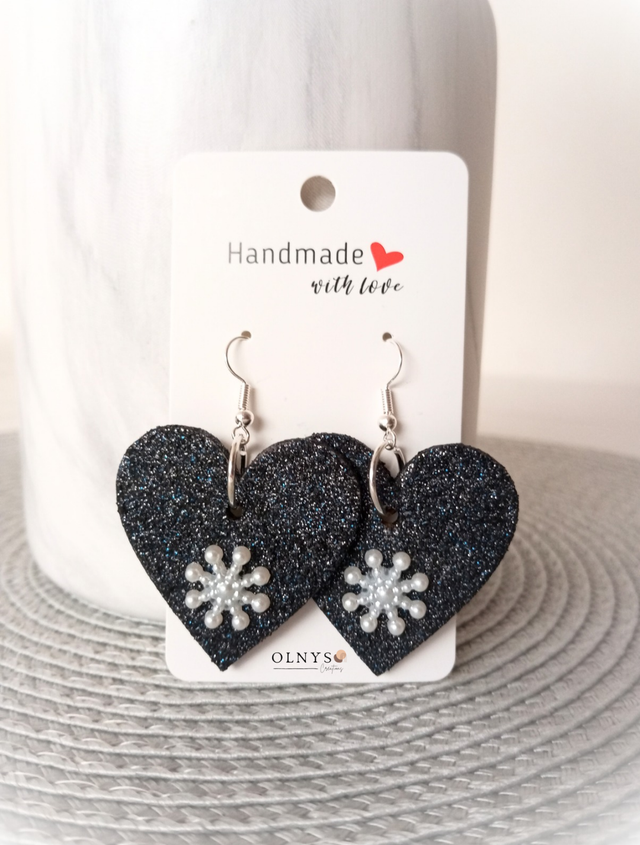 Boucles d&#039;oreilles Coeur en bois / Paillettes noires &amp; flocon