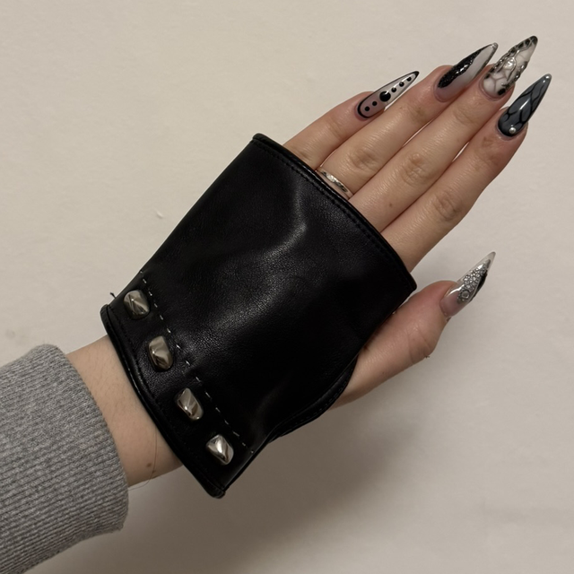 Nina Peter leather studded mini gloves 