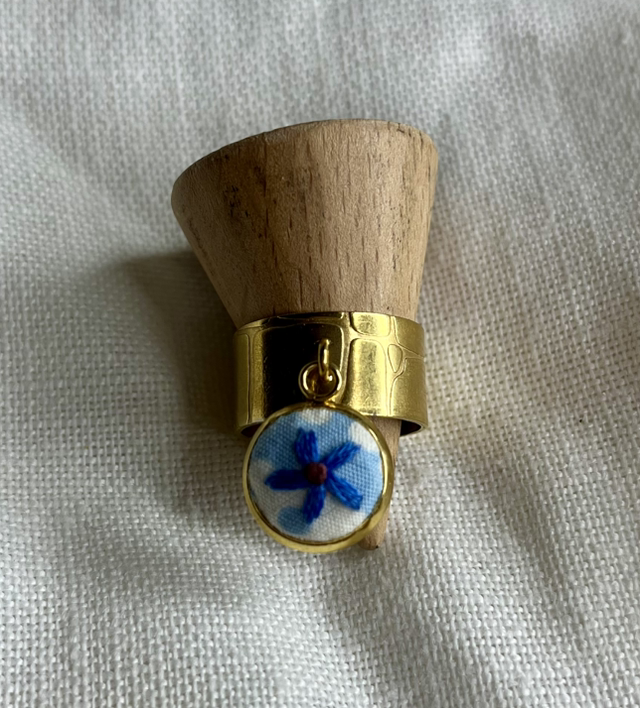 Bague brodé fleur bleu