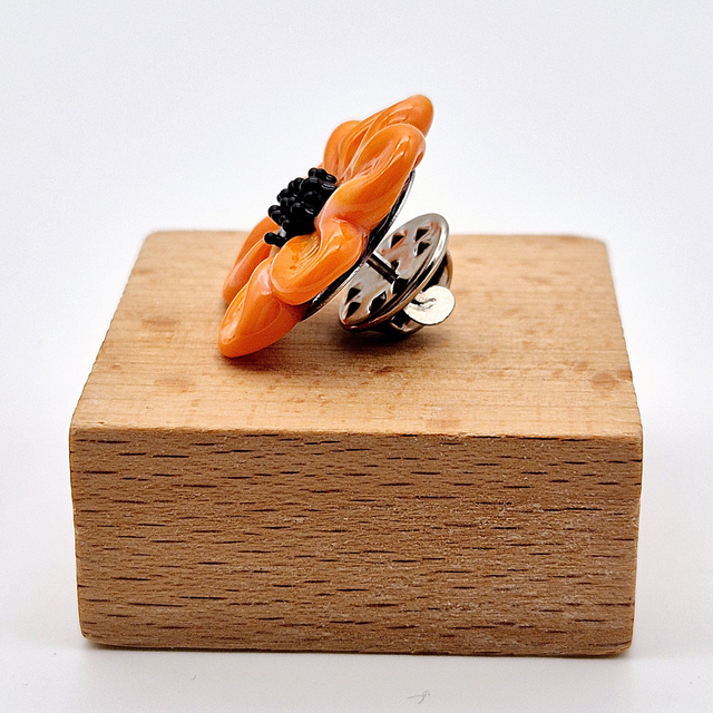 Pin's Marguerite orange 1