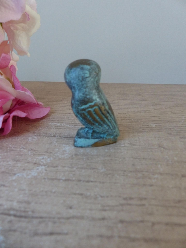 Figurine chouette hibou en laiton fait en Grèce, Sculpture Chouette d'Athéna en laitonné bleu, Collection oiseaux petits animaux en laiton