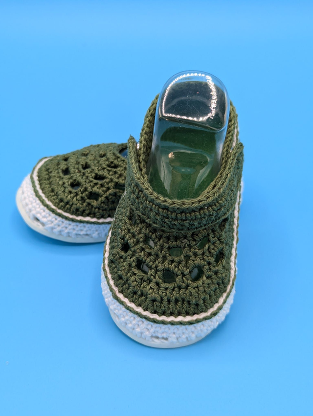 Chaussons bébé crochetés – style Crocs – 100 % faits main