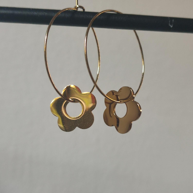 Créoles fleurs, acier inoxydable doré -sans nickel, pièce unique 