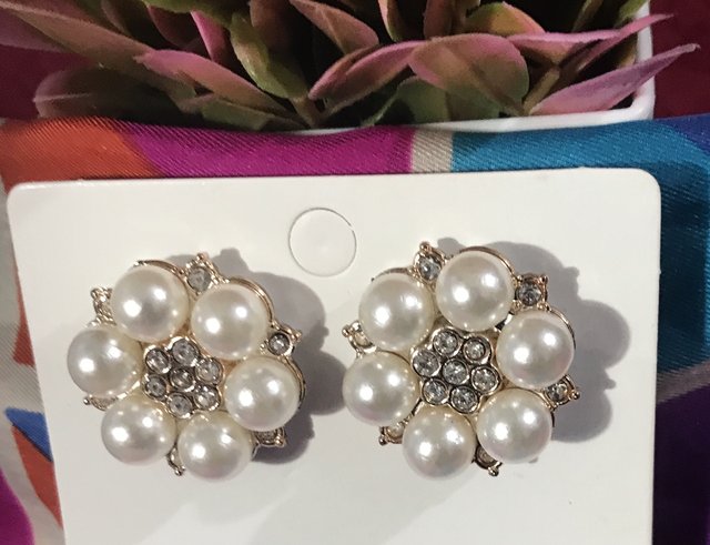 Pearl Stud Earrings - STU78