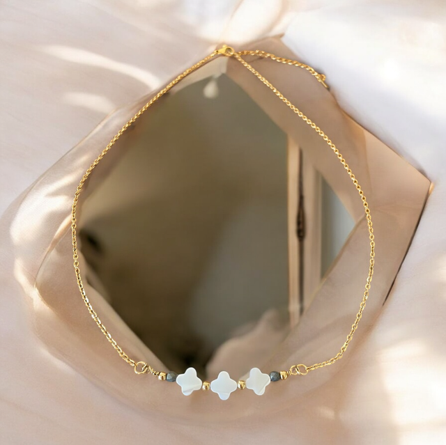 Collier ras du cou trèfles en Nacre