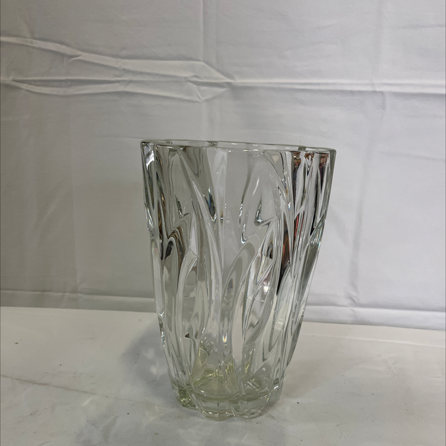 Vase en verre blanc