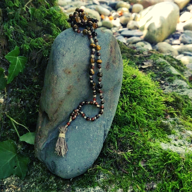 Œil De Tigre Malas 108 perles 6 mm