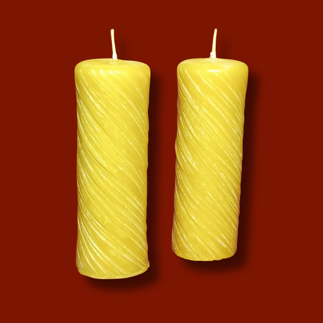 Stumpenkerze mit Rillen