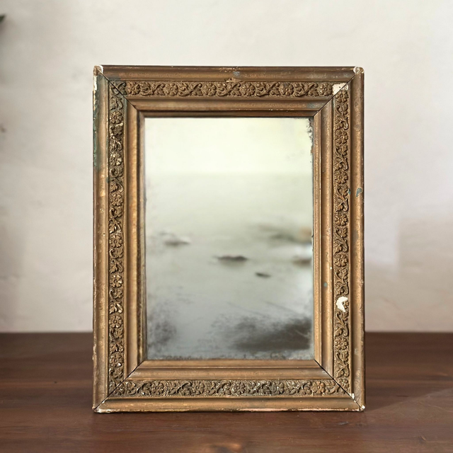 le miroir ancien au cadre doré