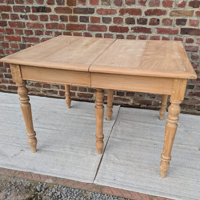 Table carrée avec rallonges