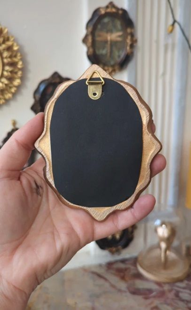 Cadre baroque doré vieilli libellule