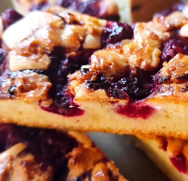 1x GF/ DF Cherry &amp; Almond Cake 