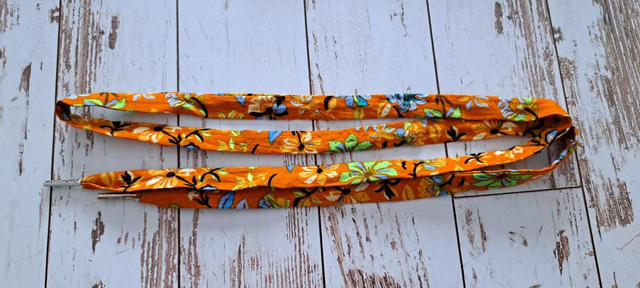 Lacets fleuris moutarde