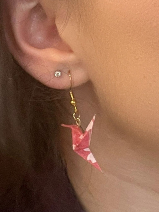 Boucles d'oreilles courtes "Colibri" rouge à fleurs