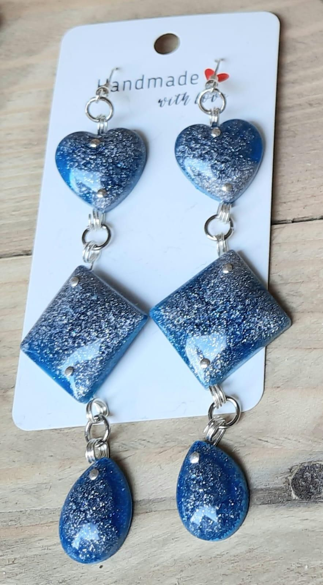 Orecchini pendenti di resina