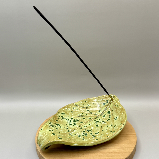 Ceramic leaf incense