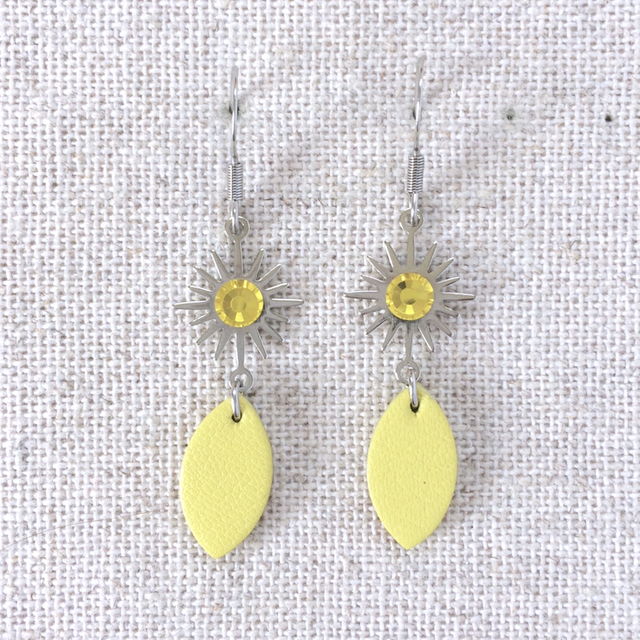 Boucles d’oreilles « Giocoso afinado » argentées, cuir jaune acidulé