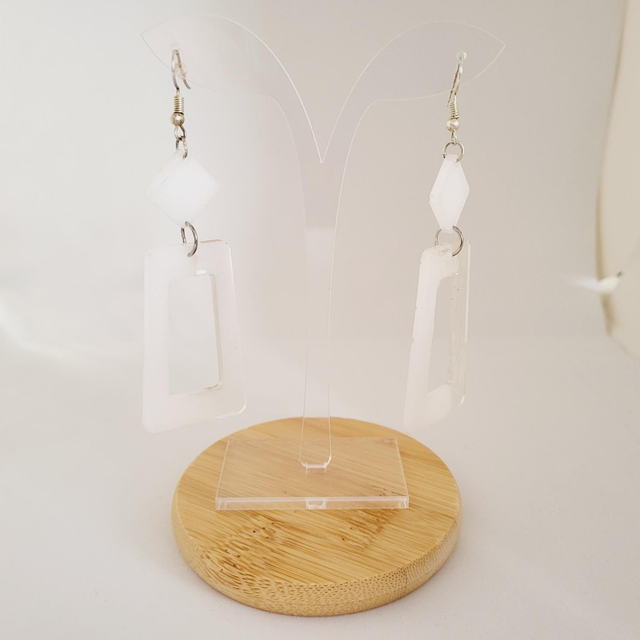 BOUCLE D’OREILLE RECTANGLE BLANC ET TRANSPARENT 