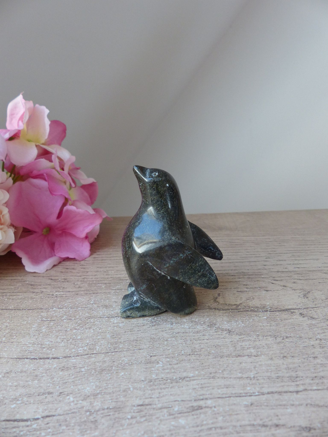 Figurine miniature Pingouin en stéatite, sculpture pingouin en pierre art inuit, collection pingouin manchot petit animaux en pierre vintage