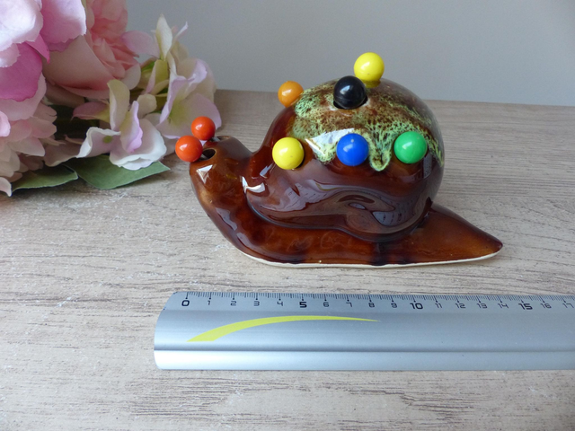 Ancien porte piques escargot pour cocktail, porte piques fourchettes à escargots, escargot décoration table France 1970, plat escargot