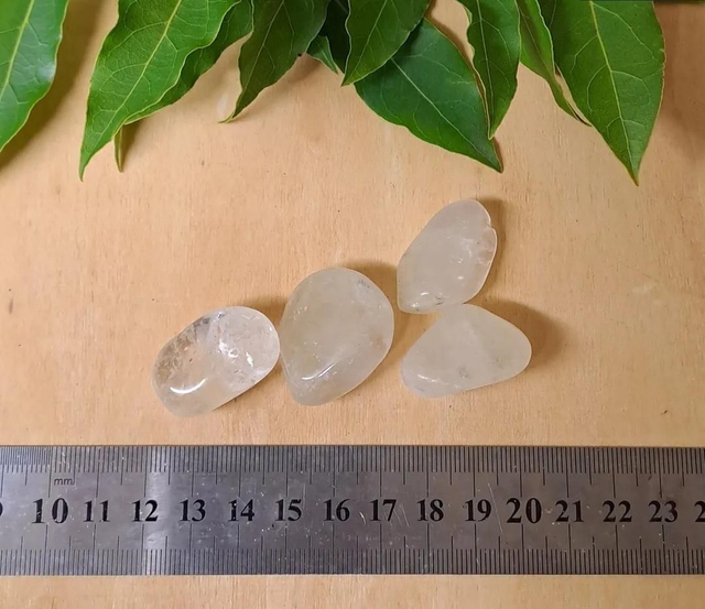 CLEAR QUARTZ TUMBLESTONE