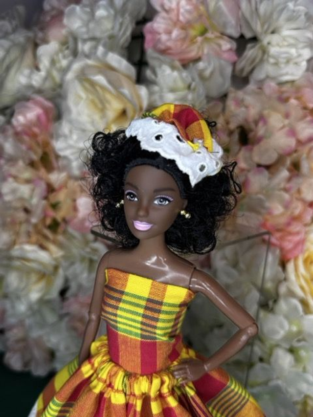 Poupée | Robe madras 100% coton fait main | Collection artisanale | Poupée de décoration | Cadeau unique