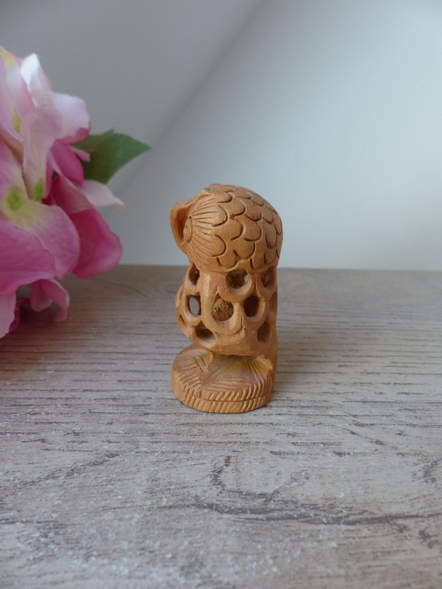 Figurine Miniature Double Chouettes en Bois Undercut, Sculpture en Bois Artisanal Chouette et son Bébé, Cadeau Famille, Naissance, Enfant