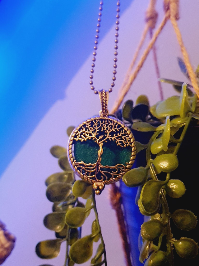 COLLIER DIFFUSEUR DE PARFUM - ARBRE DE VIE