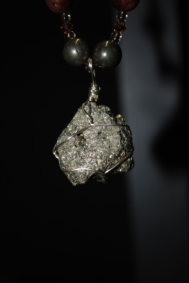 Collier en pyrite et grenat almandin