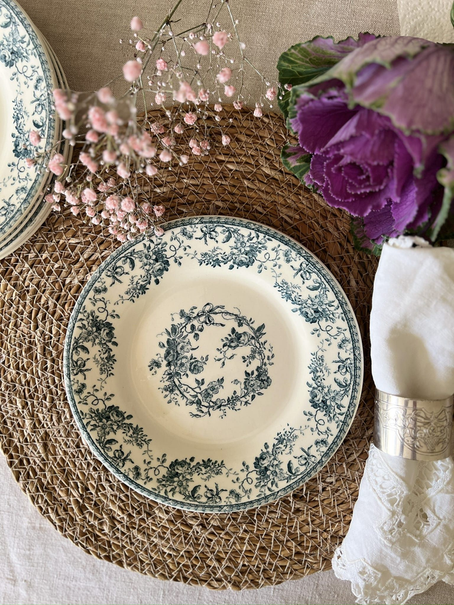 BOUQUETS DE ROSES - Suite de 6 assiettes à dessert signées Gien - Terre de Fer