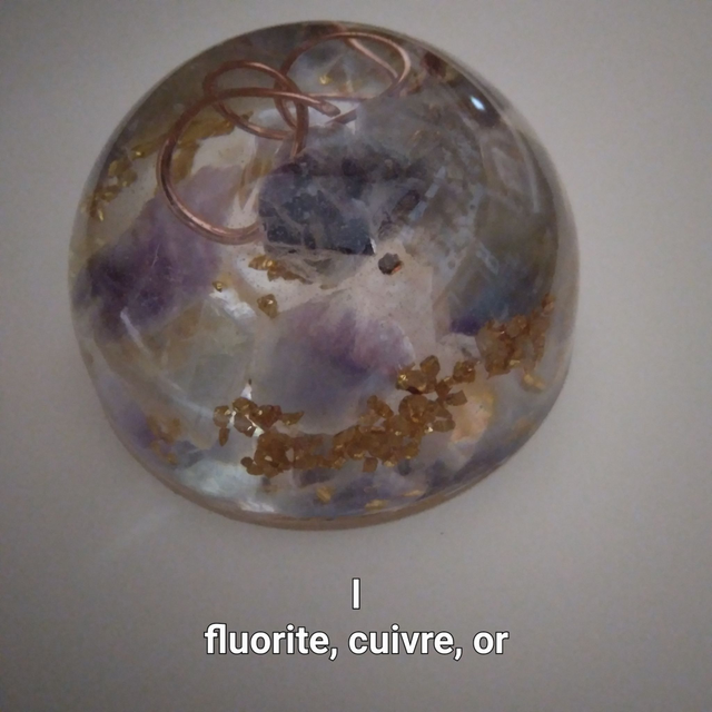 Orgonite demi sphère fluorite
