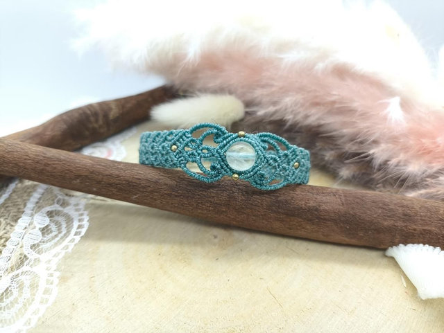 Bracelet vert bleu tissage travaillé perle fluorite et perles laiton