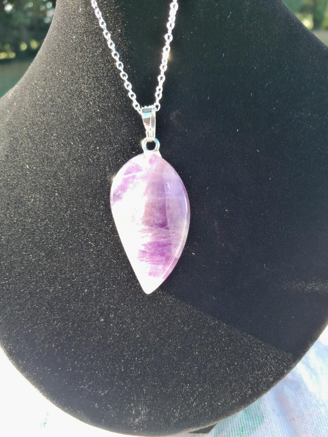 Pendentif Feuille en Amethyse