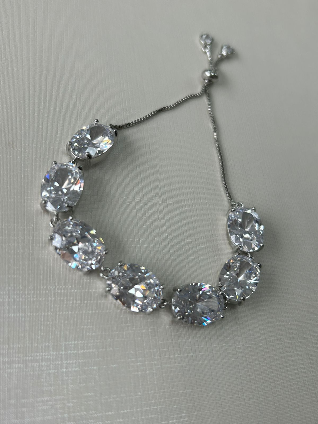 PULSEIRA GEMA OVAL CRISTAL BANHADO EM RÓDIO BRANCO GRAVATINHA